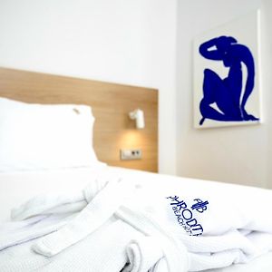 Camera con letto queen size con vista sulla spiaggia